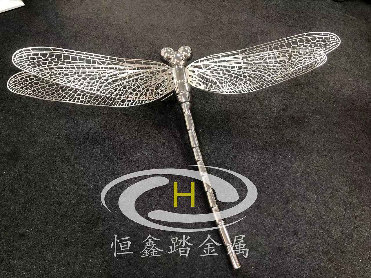 草坪蜻蜓不锈钢雕塑 仿真动物不锈钢蜻蜓雕塑-无形之塑