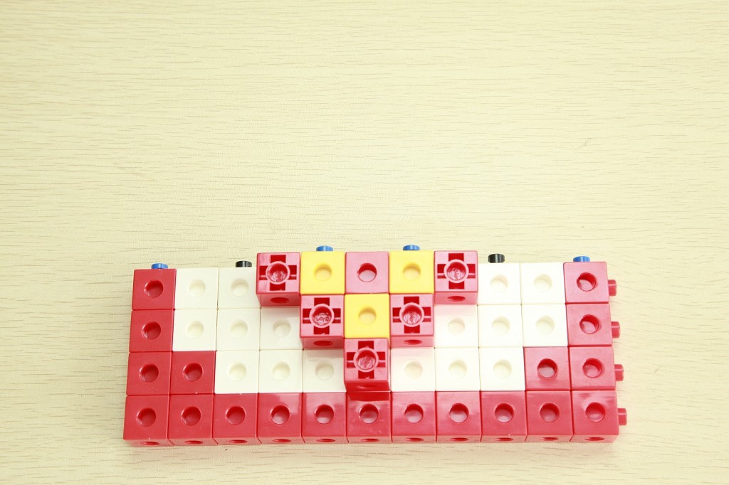 一款简单的玩具组装定格动画制作。