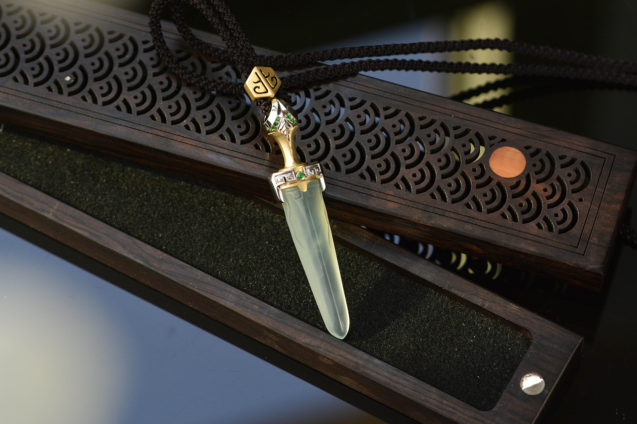 设计作品|翡翠泰阿剑吊坠