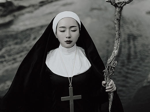【修女】 
