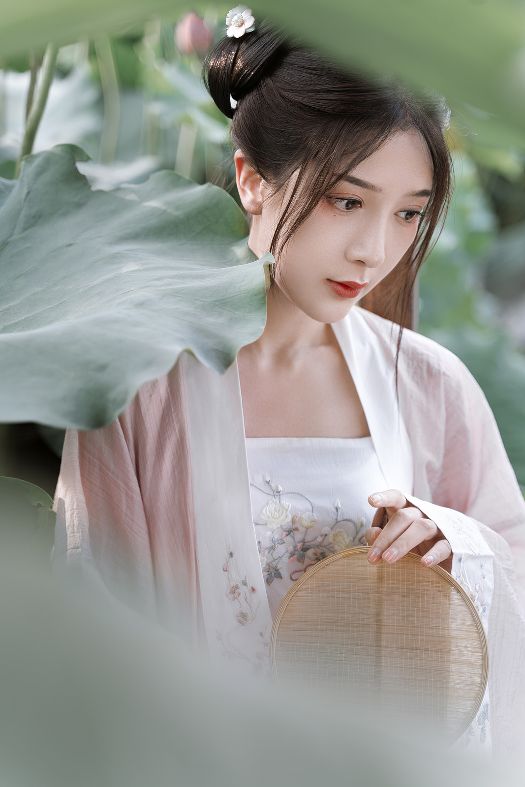 汉服写真 | 从此处处苍翠，都似你裙边。（图ZMjI0NjUwODA0） - 人像摄影 - 站酷设计师绘心_Aries原创素材 - 站酷ZCOOL