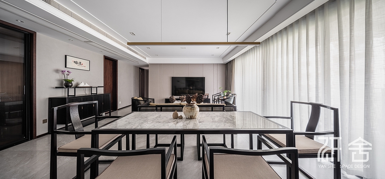 身处繁华，却心入山林，他的现代中式家