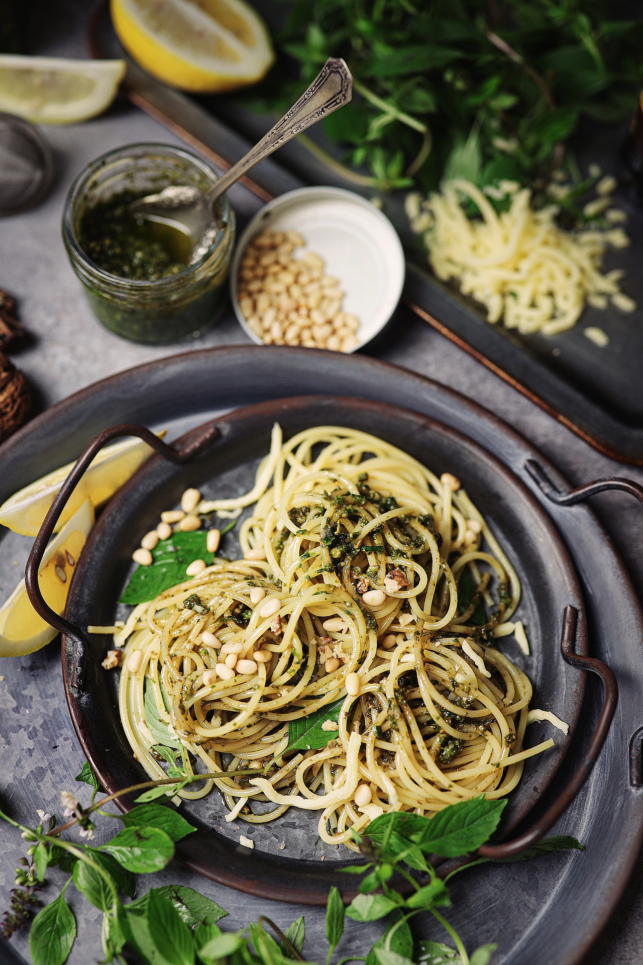 罗勒酱x意面（图ZMTk3NTc5NTMy） - 产品摄影 - 站酷设计师小野kingtoo原创素材 - 站酷ZCOOL