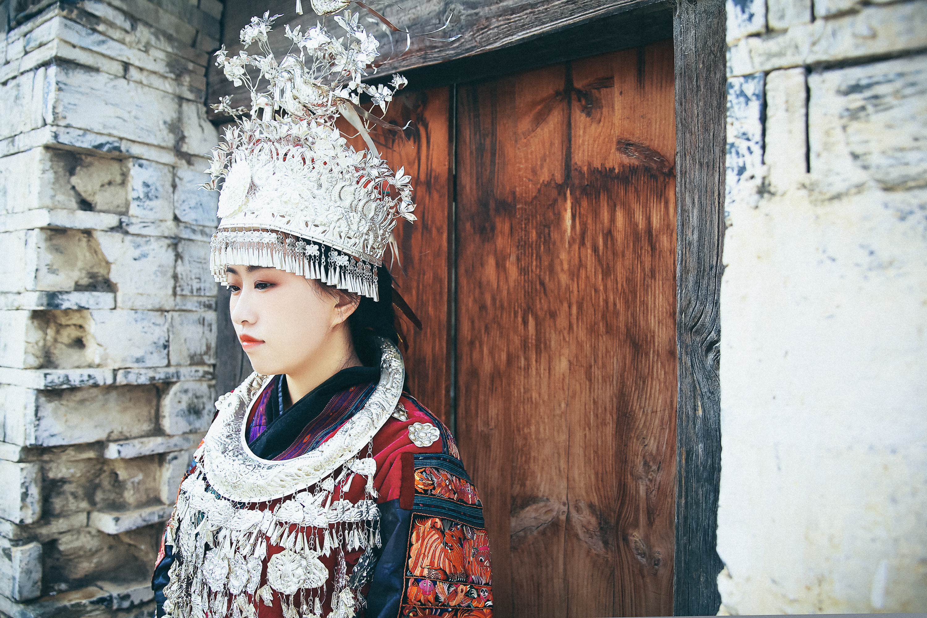 大理旅拍#光阴里游走的苗家少女