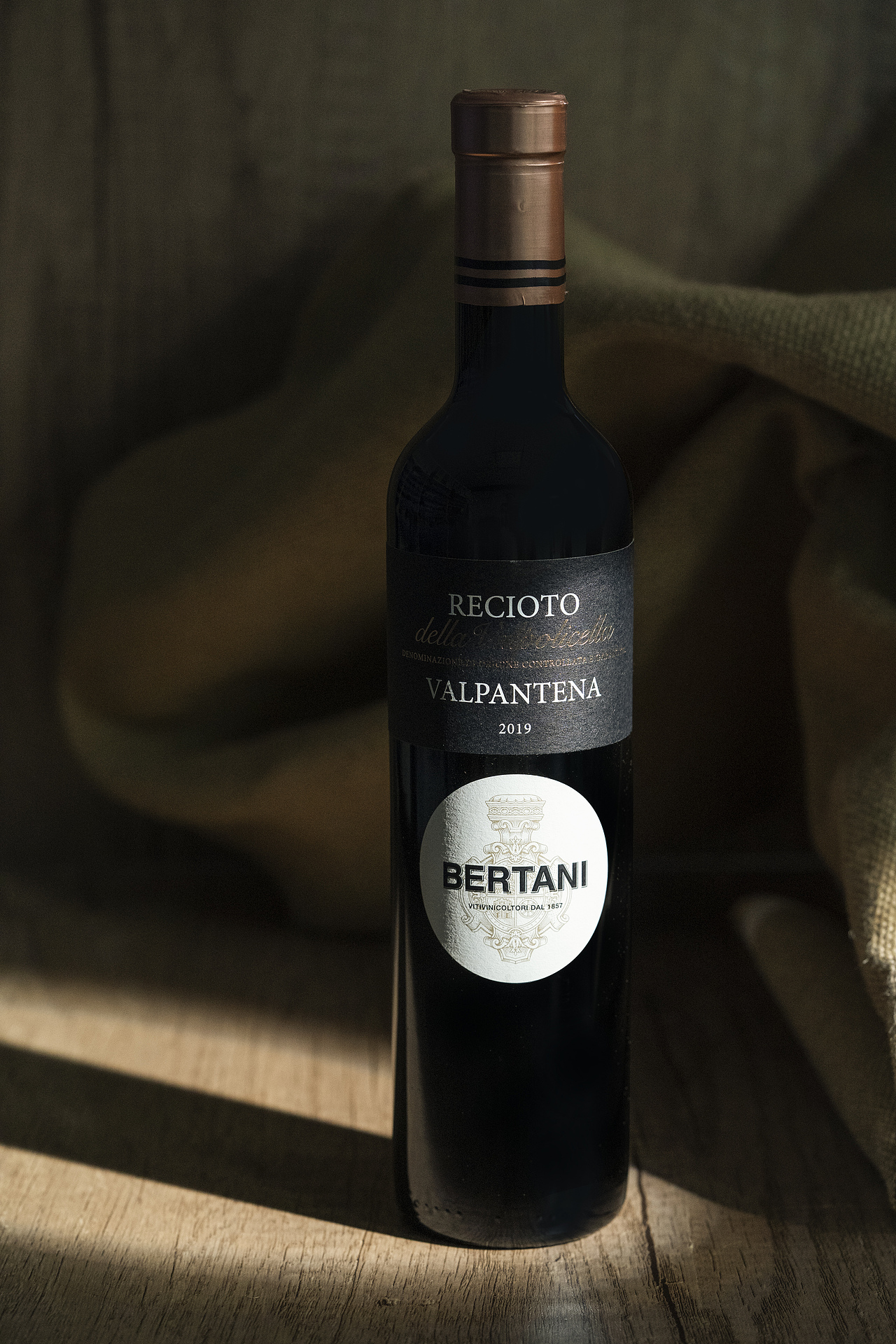 瓶子的多种拍法 - 2021-2022作品集（图ZMzEyNzIyMjQw） - 产品摄影 - 站酷设计师韋韋韋維斯原创素材 - 站酷ZCOOL