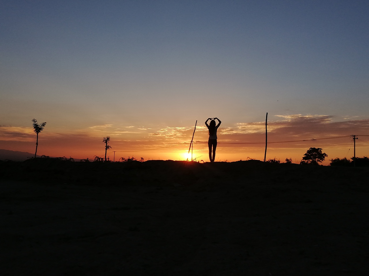 丫头(幸福老家-夕阳)（图ZMTIyNzE1OTY4） - 人像摄影 - 站酷设计师远翔设计原创素材 - 站酷ZCOOL