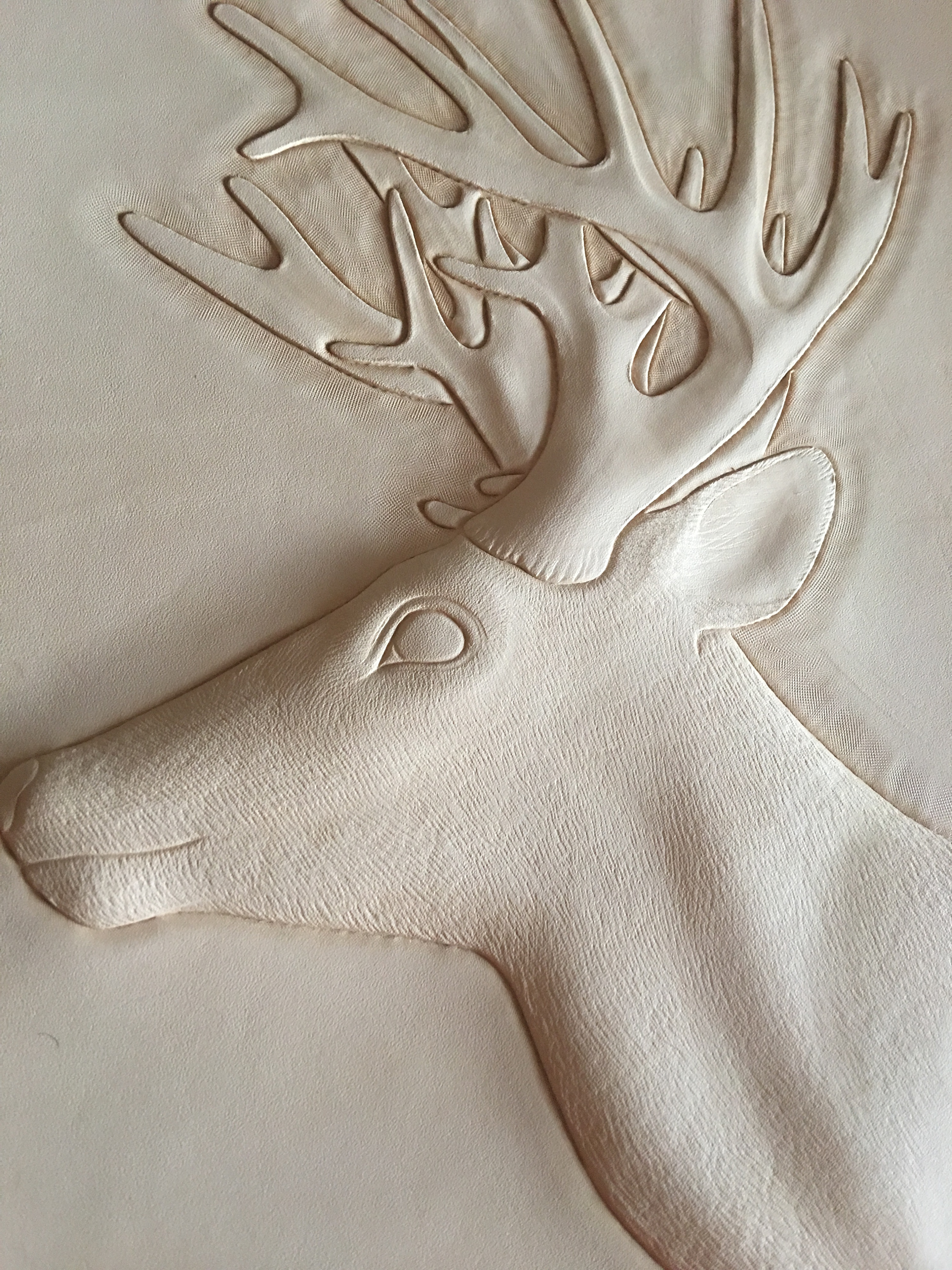 皮雕画—-"鹿"与"禄"