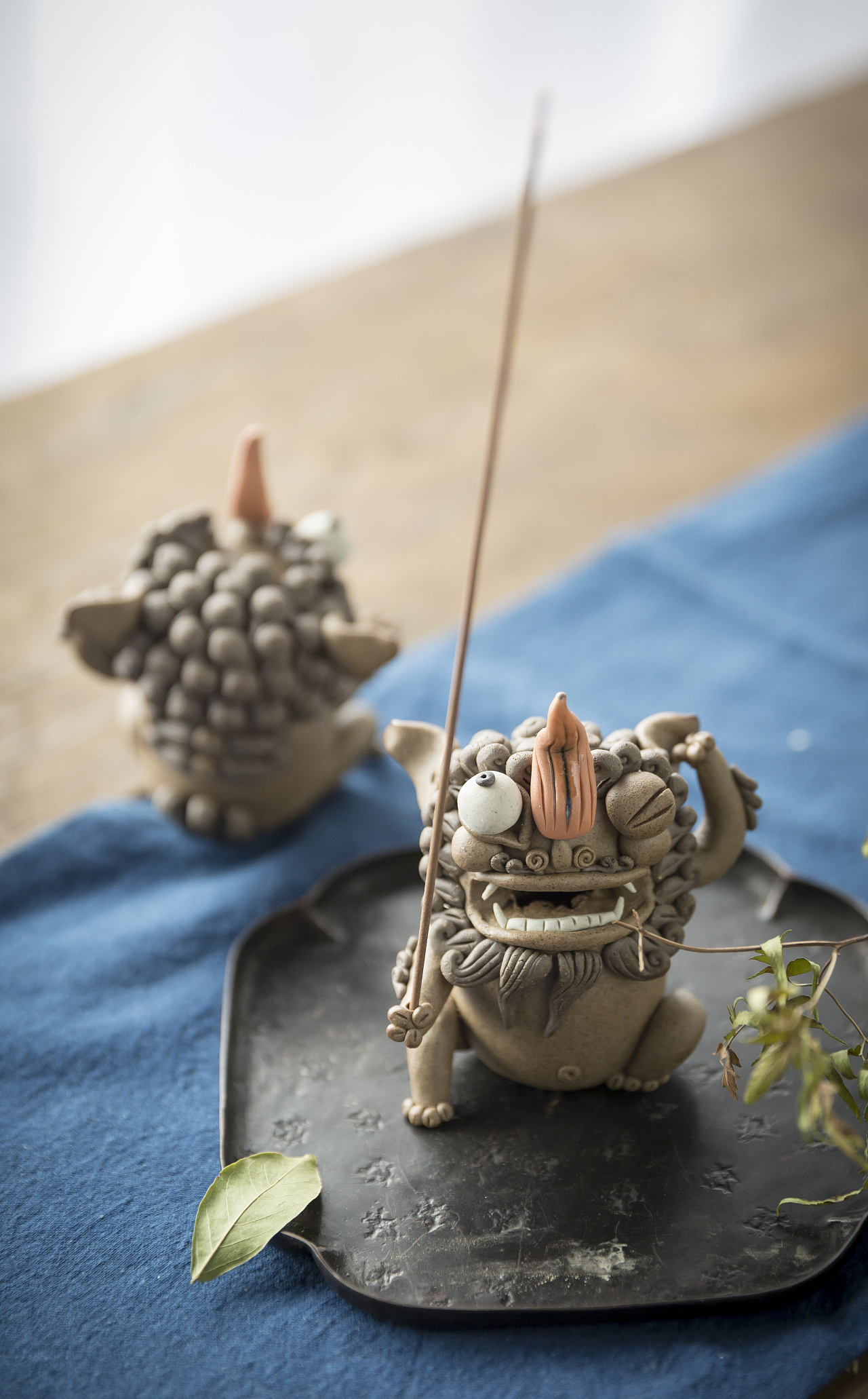 器十二 景德镇手工捏雕神兽鞭炮喜狮 陶瓷茶宠香插摆件