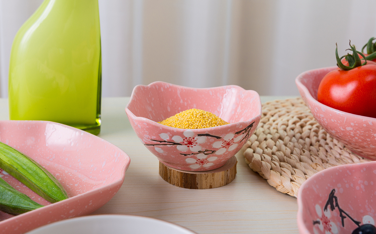 新中式风格飘雪梅花碗碟套装