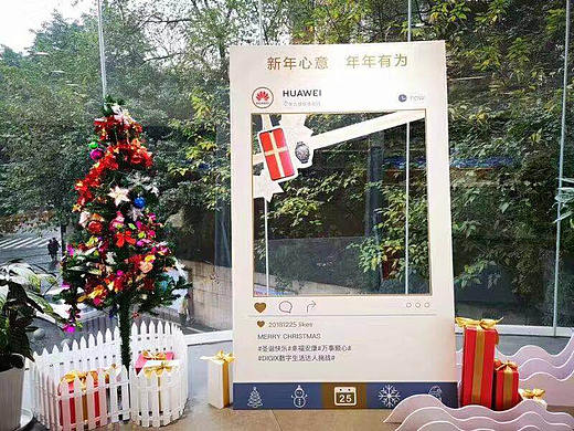 HUAWEI 圣诞橱窗