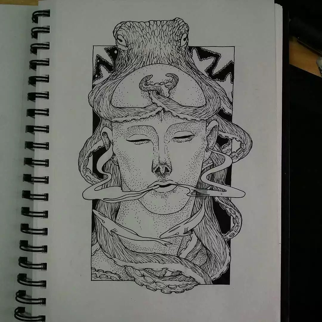 开始点人头的时候,就有点分心了,一会看下电脑,一会玩一下手机,结果特么把线稿油墨蹭花了,我想卧槽,特么毁了,这尼玛这么搞,后来大家说,没关系,这个PS也可以弄掉,都画这么多了,也不容易。我想想也是,那就继续吧。