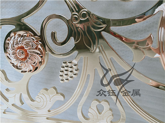 金色铝艺雕花搭配白玉扶手 高大上
