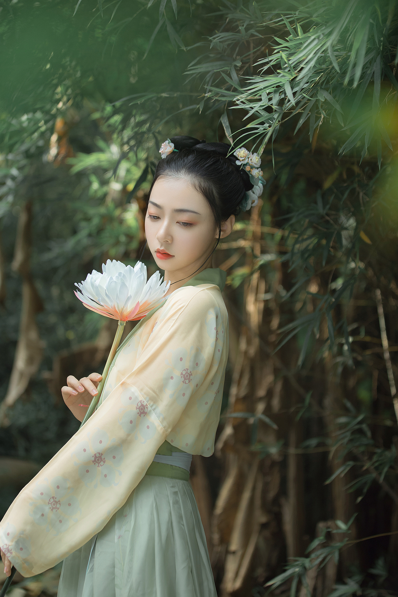 山高且远  溪水泫泫