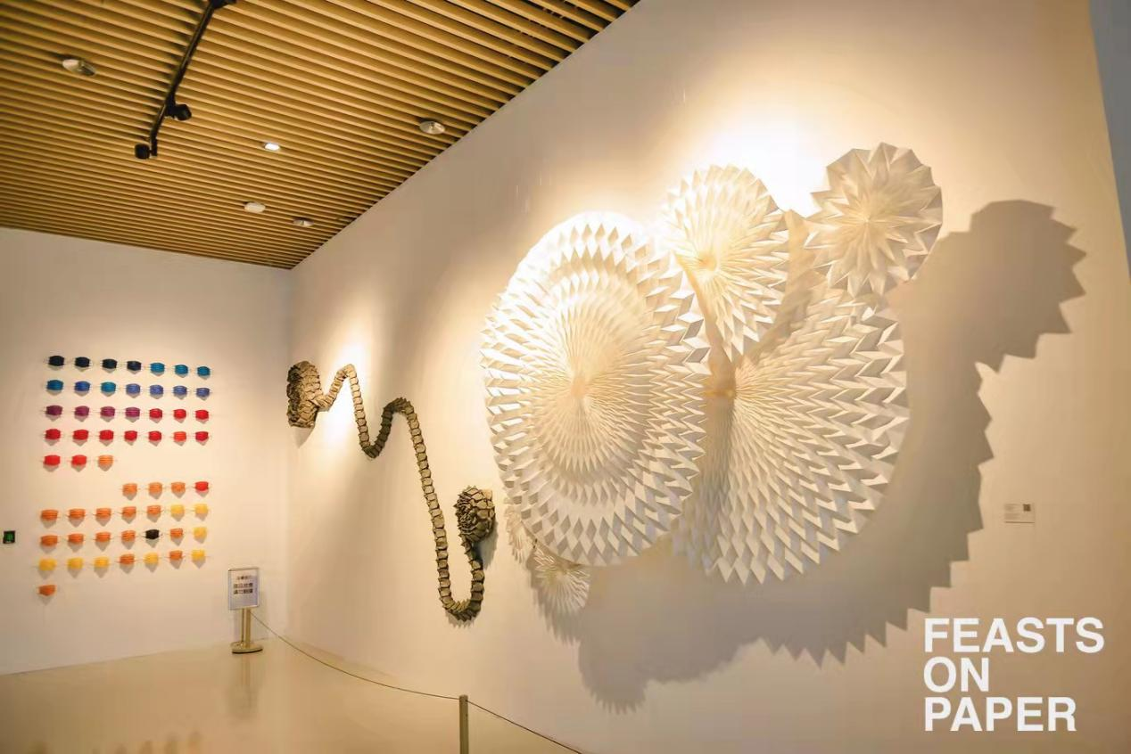 用纸艺术传递抗疫信念,2021上海国际纸艺术双年展开幕_设计艺术之路