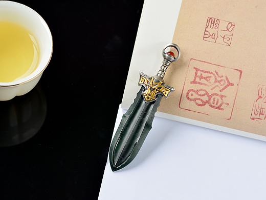 设计师作品|七星龙渊翡翠墨翠吊坠镶嵌版