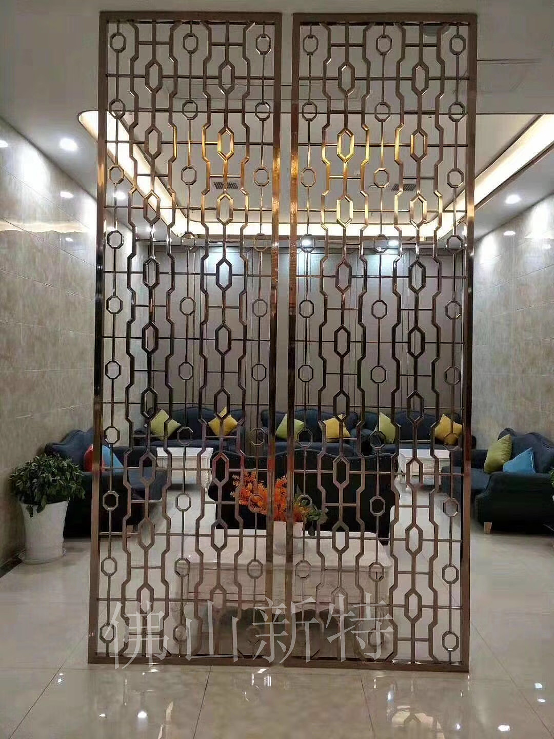 新型材铝板雕刻镂空屏风隔断的制作