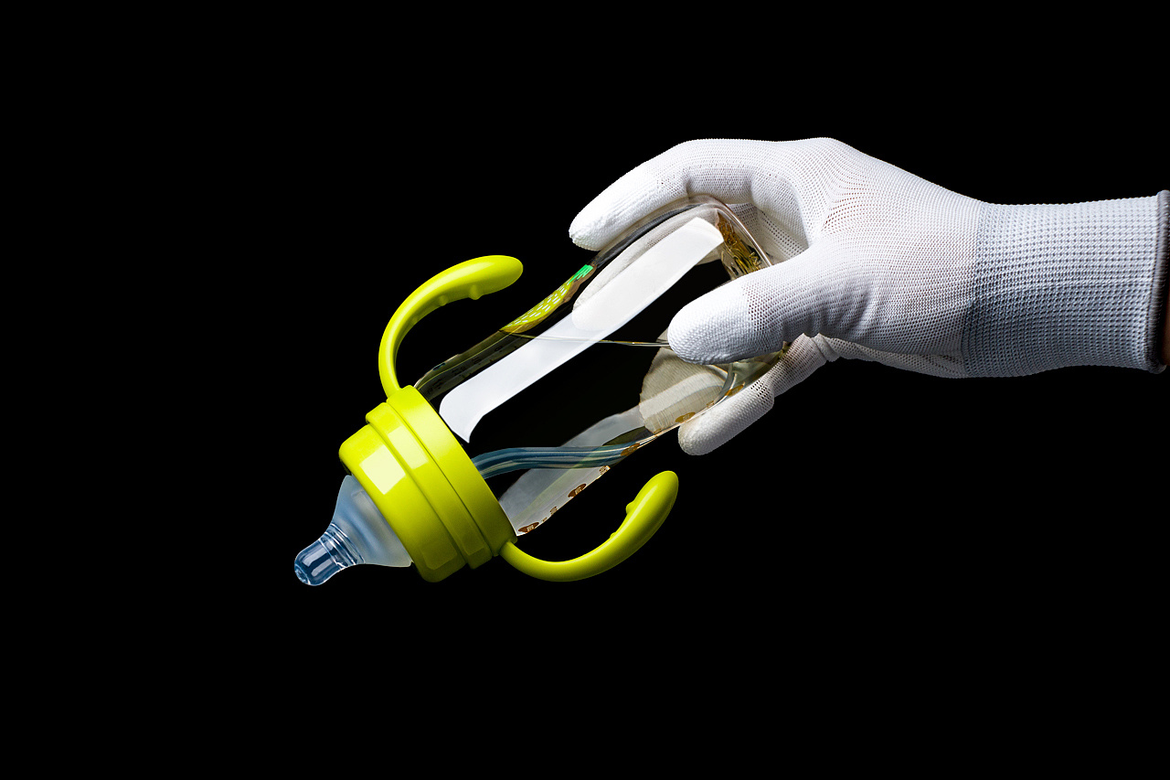 奶瓶拍摄修图黑色底