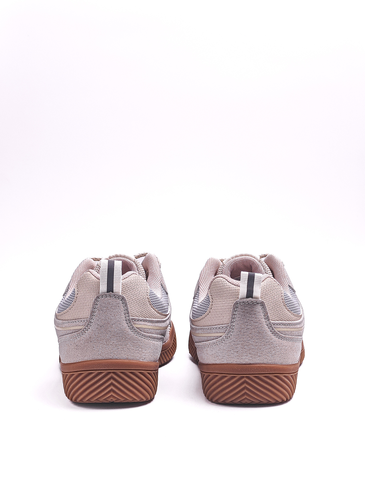 手机静物摄影练习-德训鞋（图ZMzc1NDc2NDgw） - 产品摄影 - 站酷设计师Biiin_原创素材 - 站酷ZCOOL