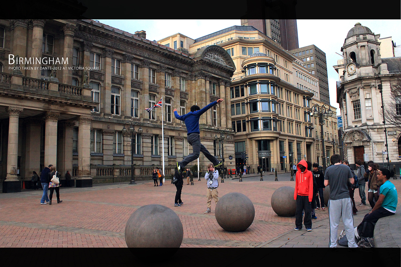 在维多利亚广场见到的跑酷少年们