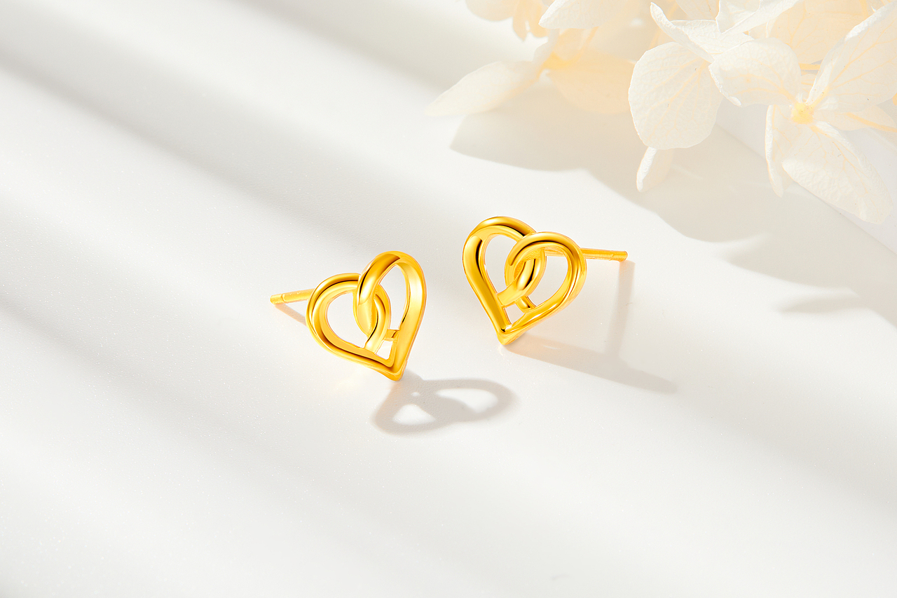 爱心耳钉