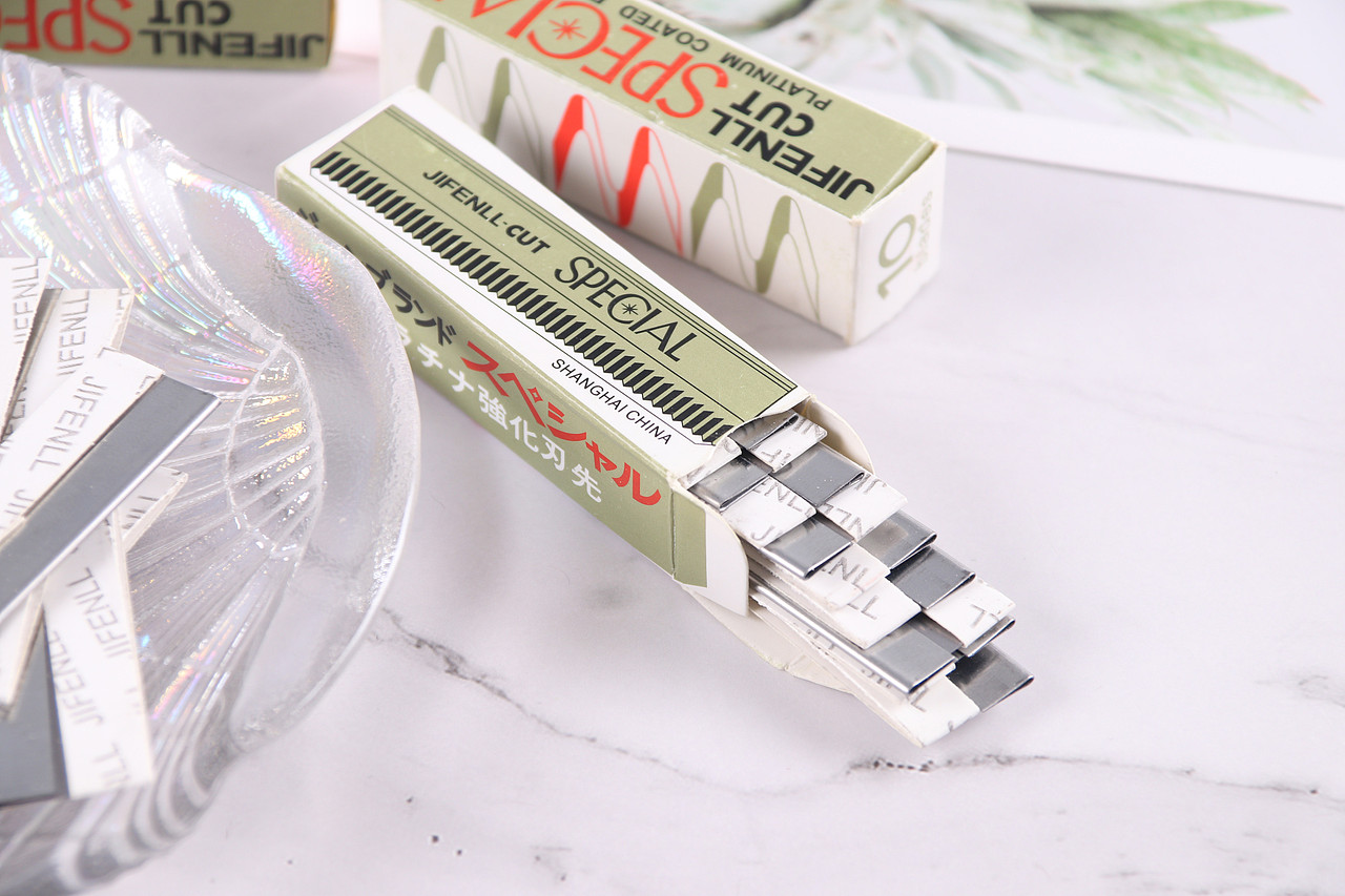 B01彩妆\C99-其他\V01不锈钢修眉刀