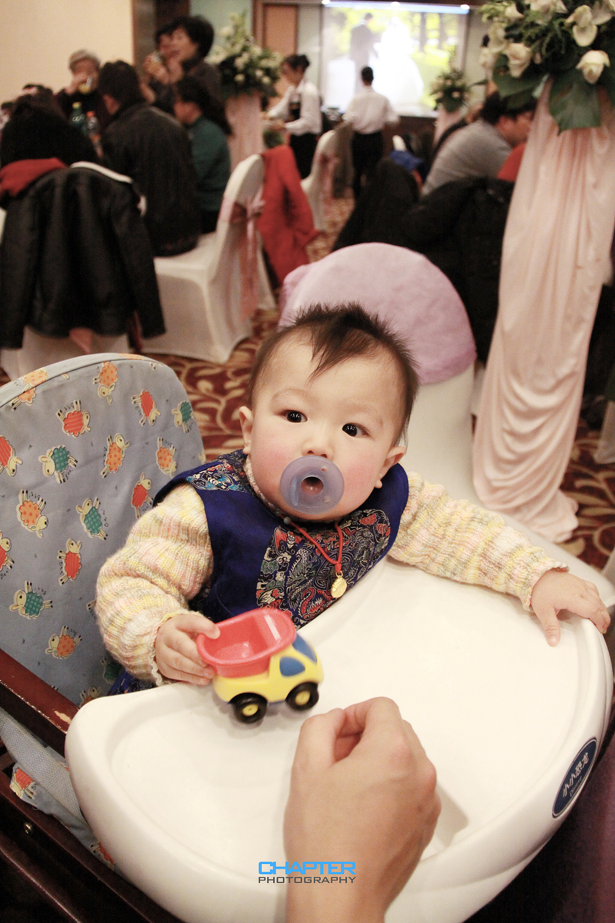 【啊?】
外面发生什么事了,谁和谁结婚啊?