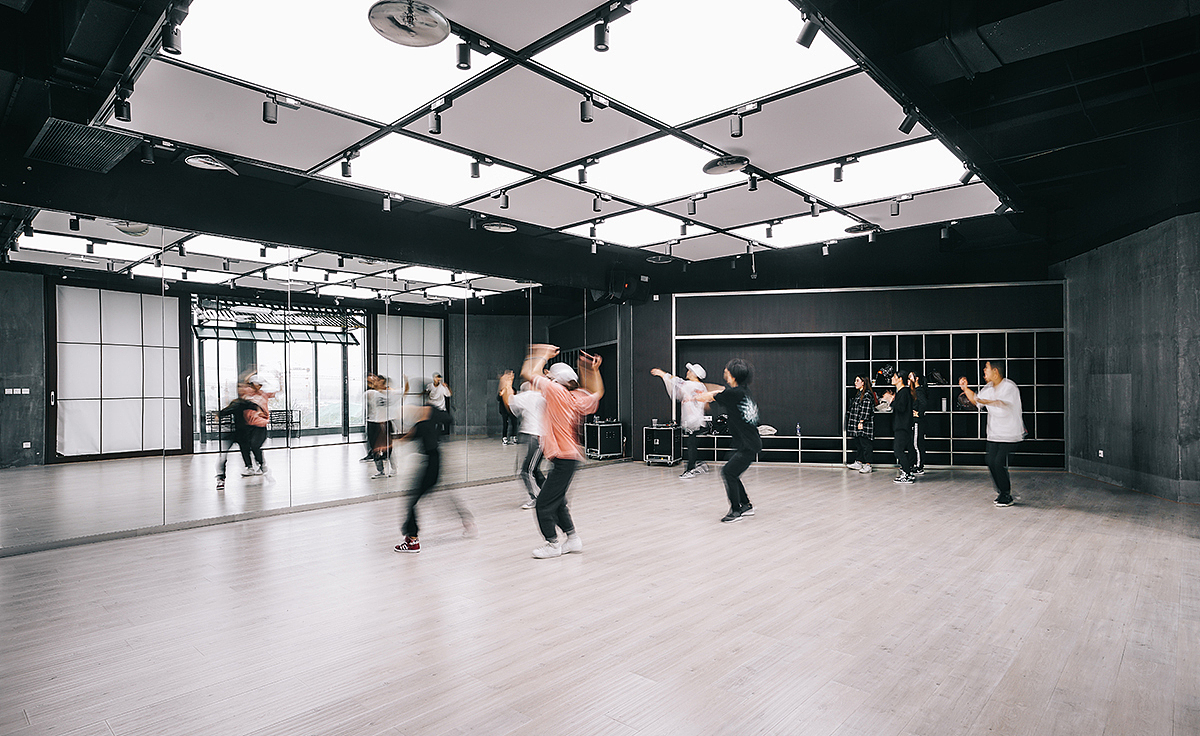 SINOSTAGE×KINJAZ Dance Studio