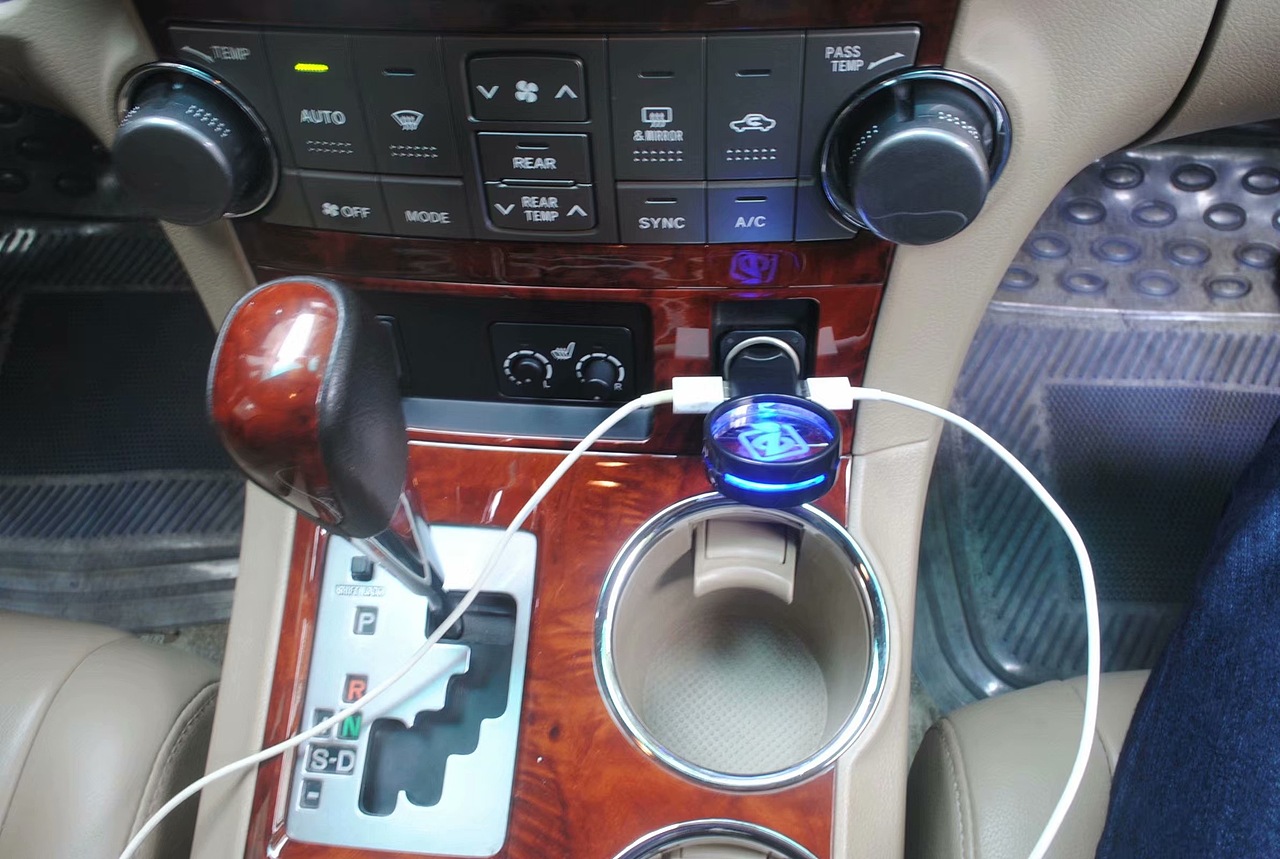 车载充电器（图ZMTQ5NDcxOTMy） - 生活用品 - 站酷设计师晶华智创科技原创素材 - 站酷ZCOOL