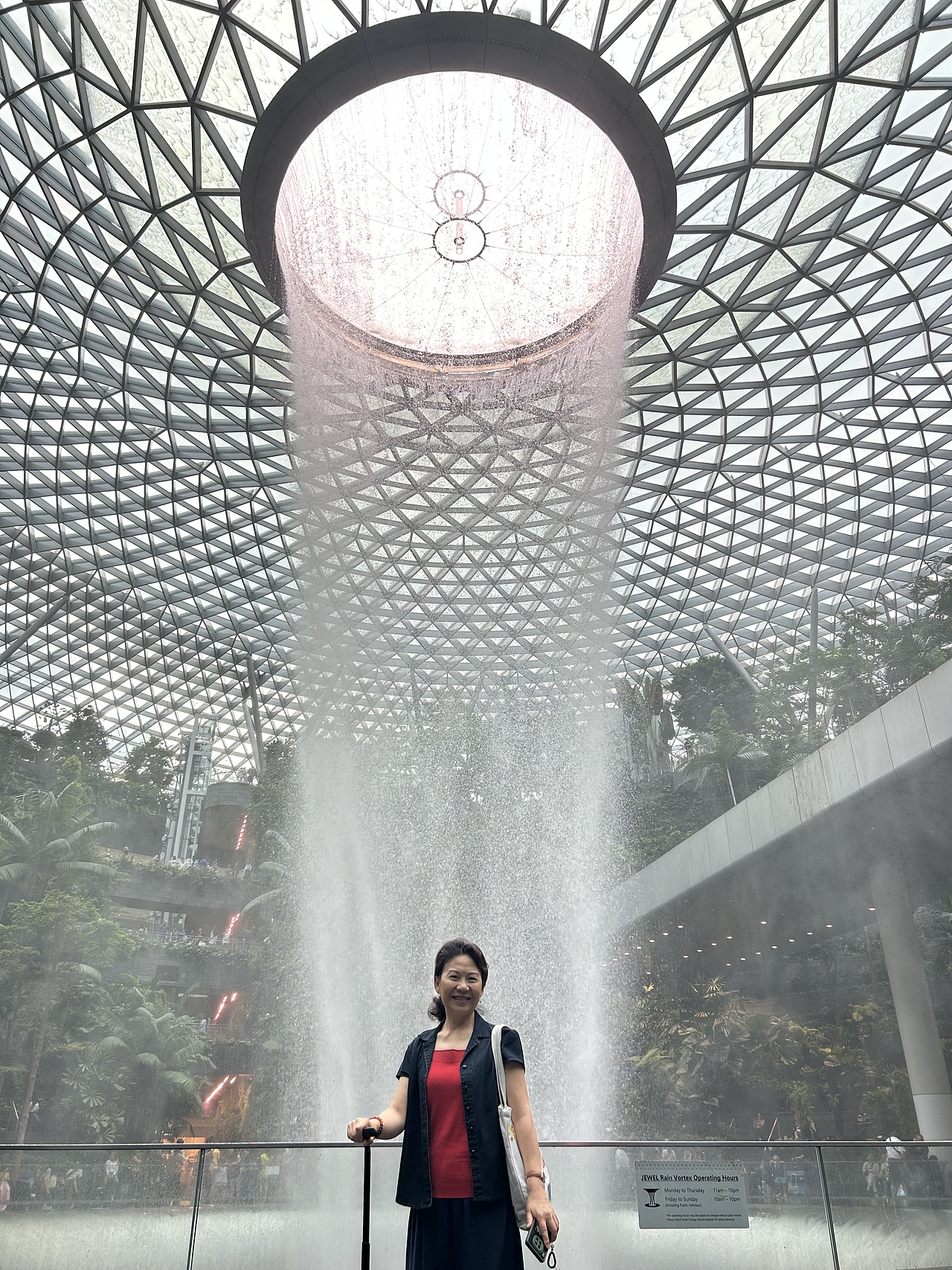 新加坡樟宜国际机场雨漩涡瀑布，瀑布高40米很壮观！（图ZMzc2OTAxMzU2） - 景观设计 - 站酷设计师阎评作品集原创素材 - 站酷ZCOOL