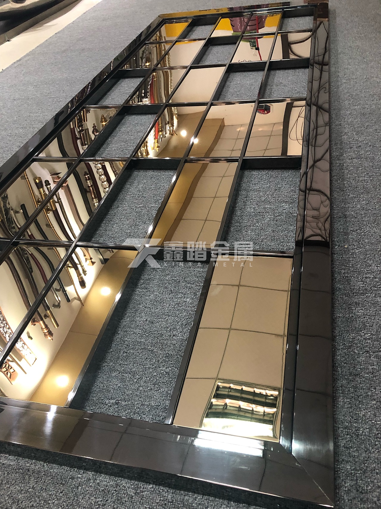 镜面黑金不锈钢焊接屏风注入新鲜元素设计