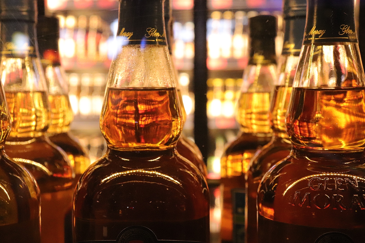 Bar & She（图ZMTgwNTA1Mjky） - 产品摄影 - 站酷设计师是进击的脸猫呀原创素材 - 站酷ZCOOL