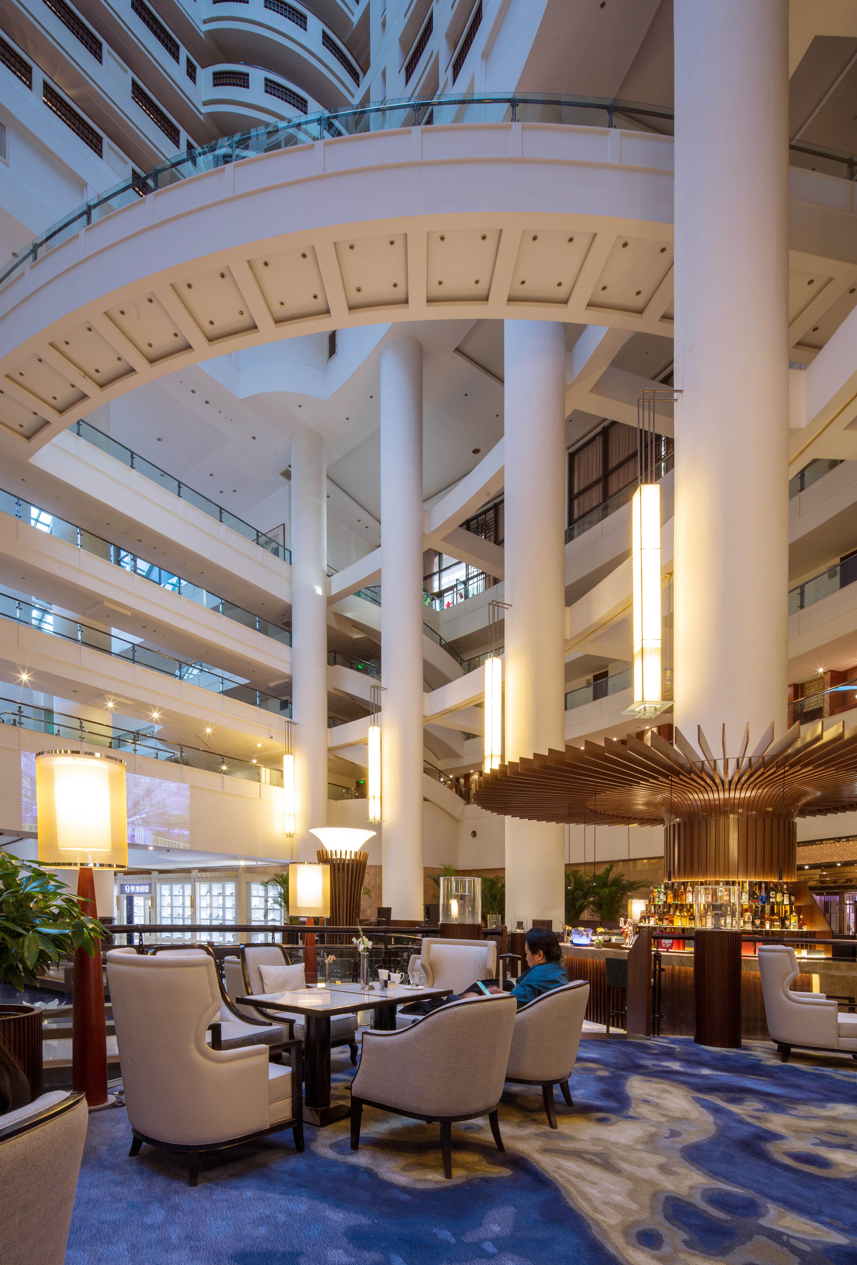 山东大厦中庭堂吧改造设计