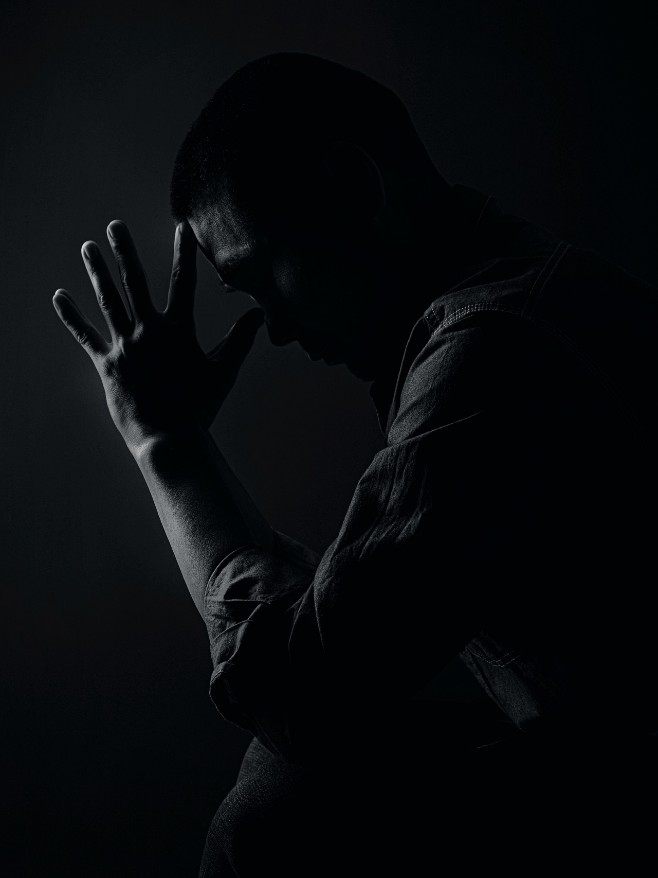 男士情绪黑白肖像