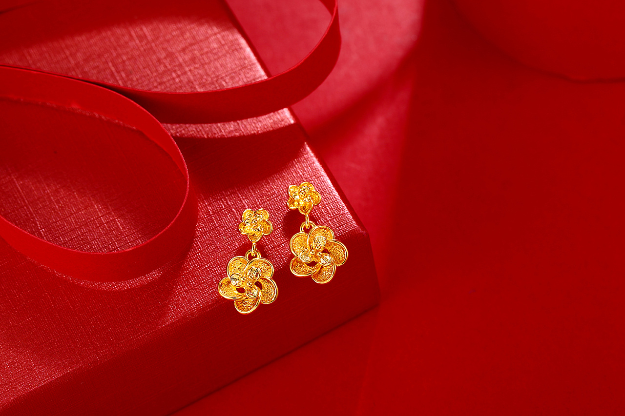 红底 红背景 中国红 中国金 24k婚庆黄金饰品