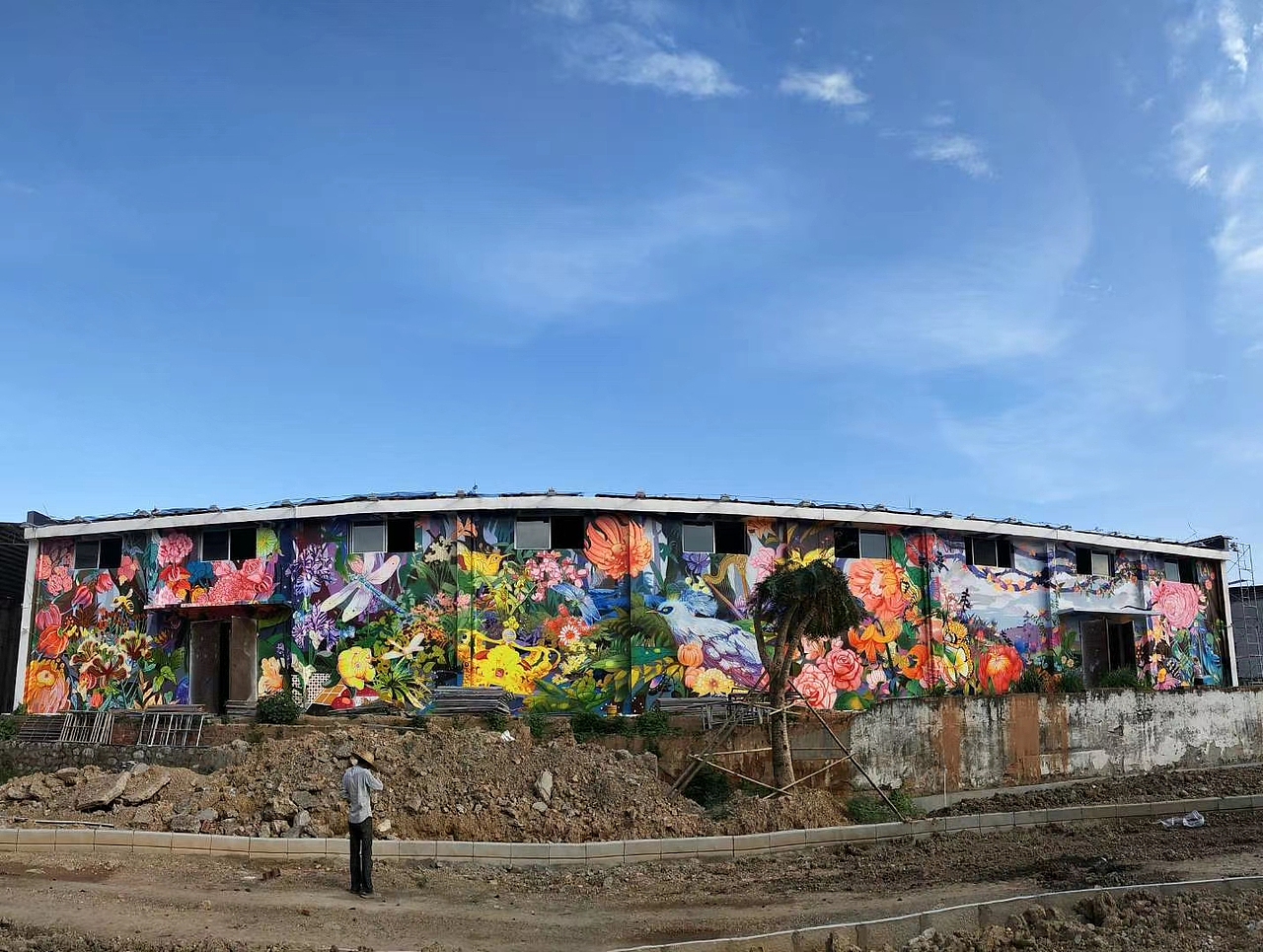 南宁高峰老厂房改造项目荧光手绘