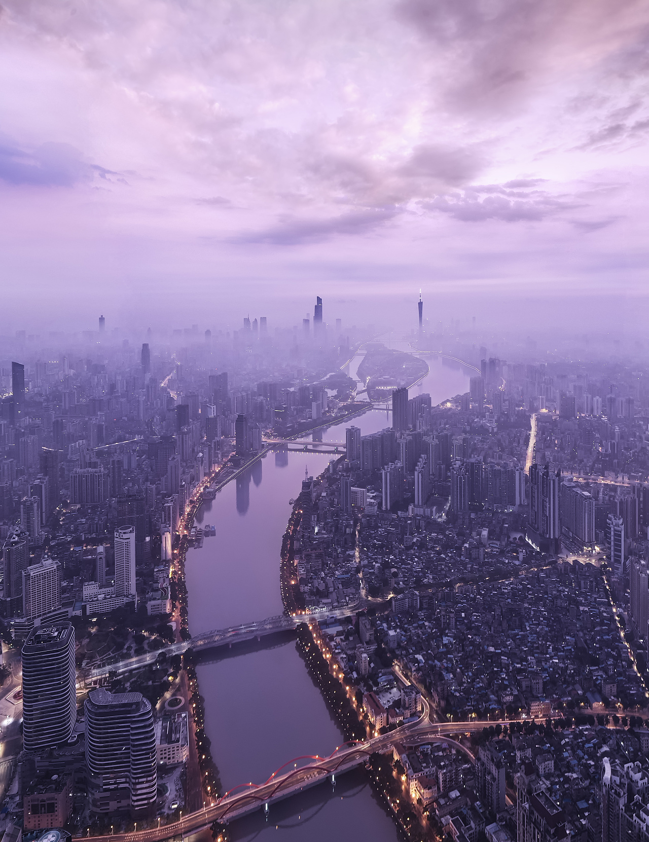 蓝天下的上海天际线 · 免费素材图片