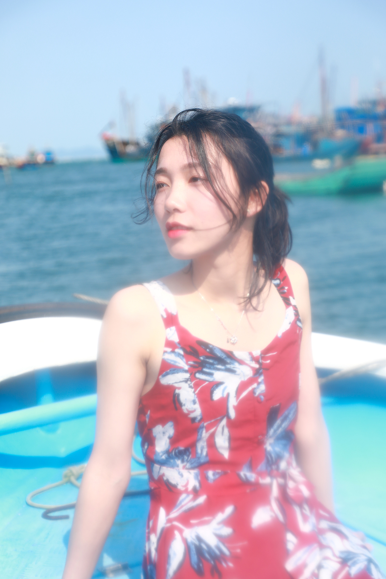 让青春吹动你的长发。