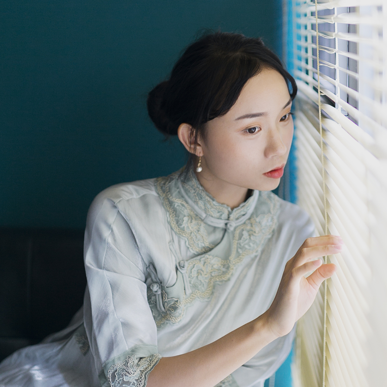 戴珍珠耳环的少女