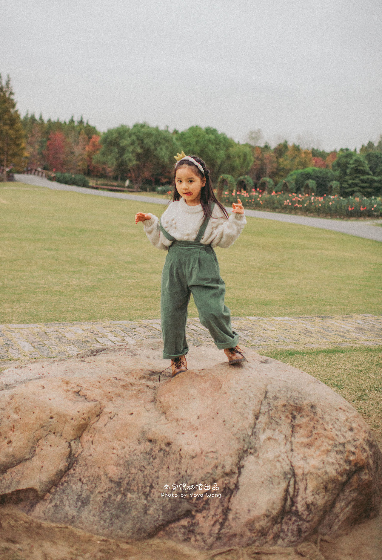 放风筝（图ZMjMyOTA4NzI0） - 人像摄影 - 站酷设计师肉包大王巡山记原创素材 - 站酷ZCOOL