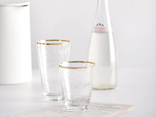 白色调极简玻璃水杯拍摄 | 象线视觉