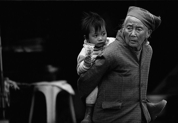 在黎平这样的孩子和老人有很多