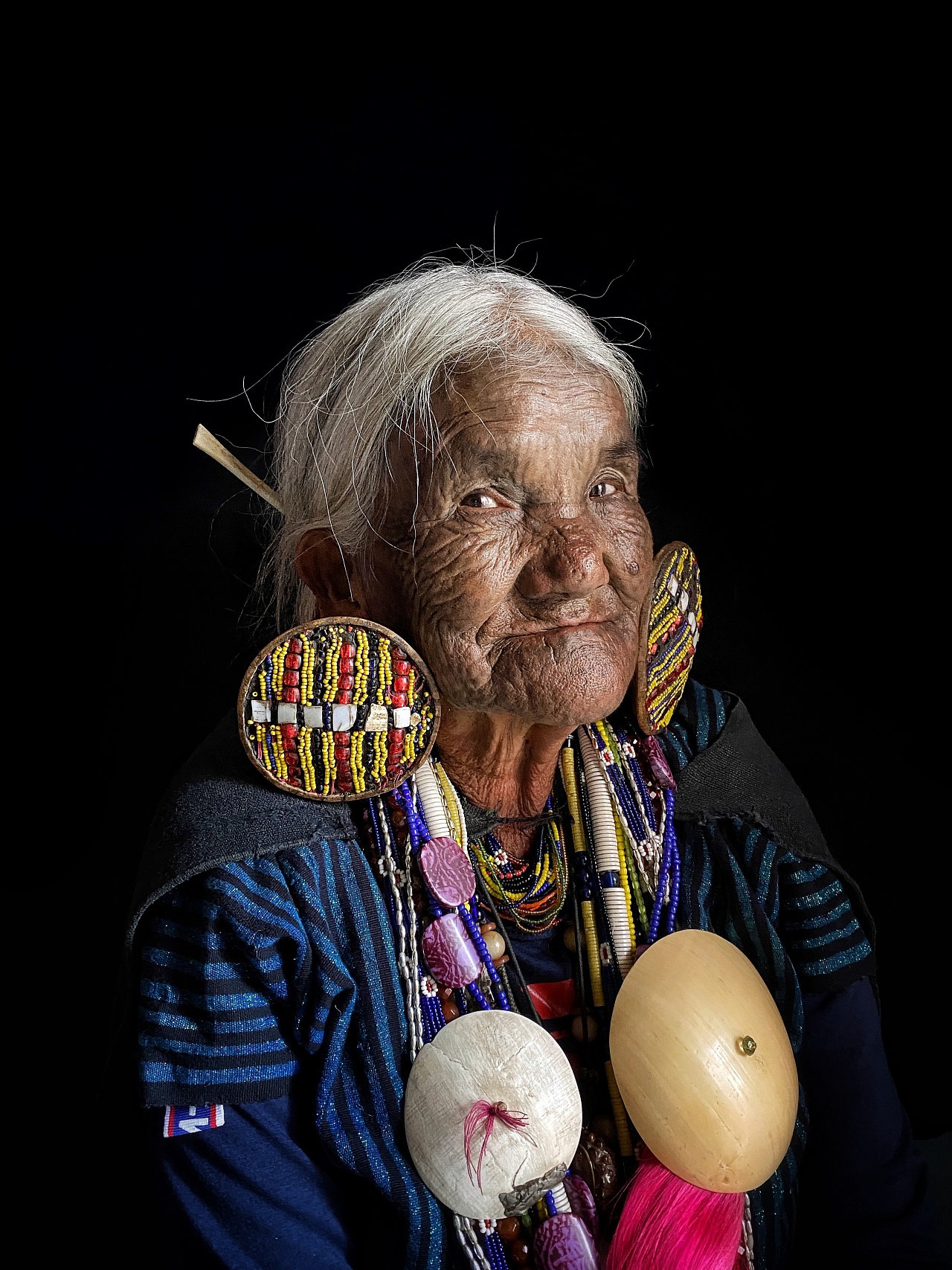 美中布族 #泰雅族 #賽德克族 #太魯閣族 今天是泛紋面(以前稱泛泰雅)的主場，臉上的紋面其實是有差異的，不過這次畫的比較簡略(捂臉)蒙噗友 ...