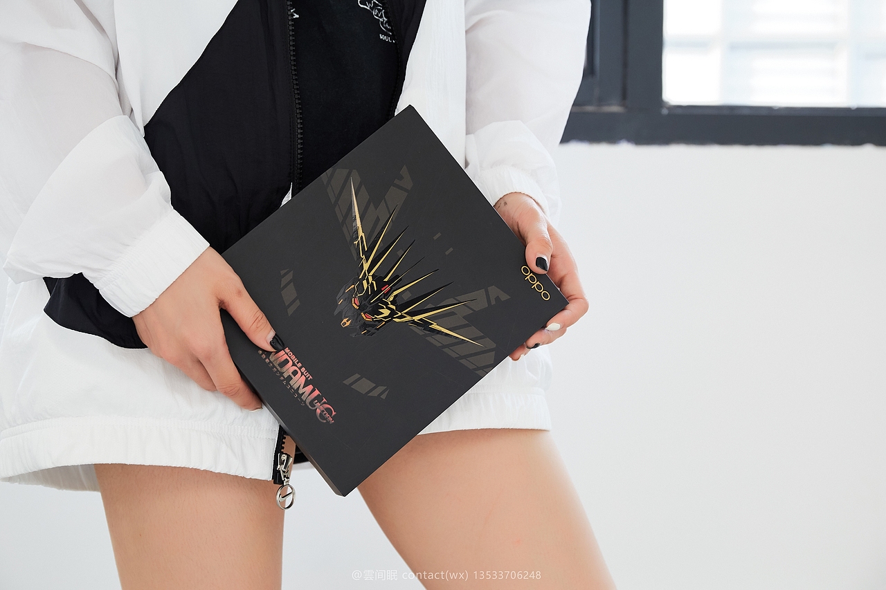 OPPO 高达降噪耳机 模特图