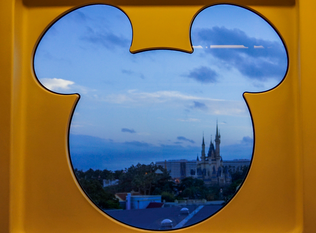 在迪士尼的列车上