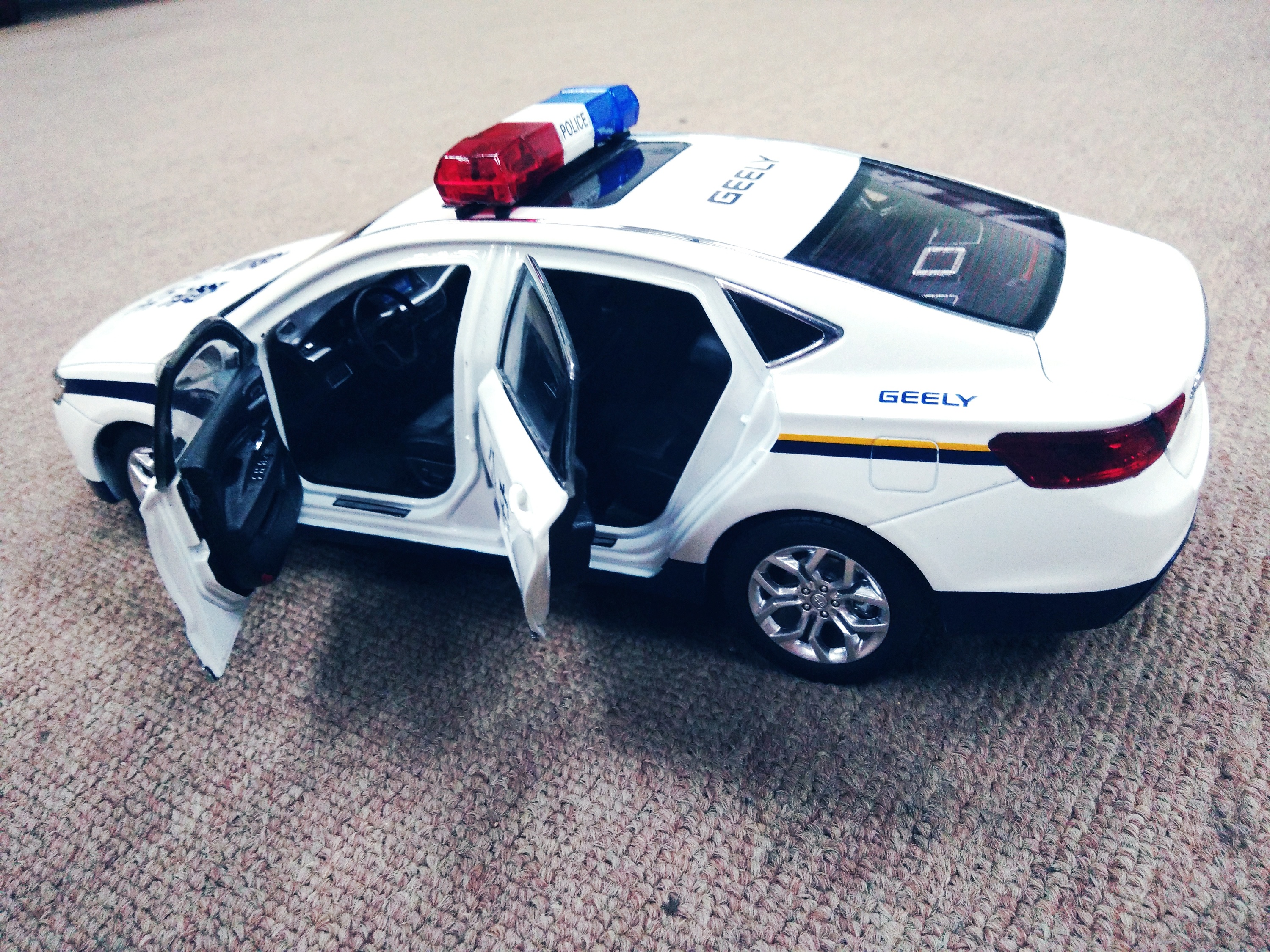 吉利博瑞警车模型