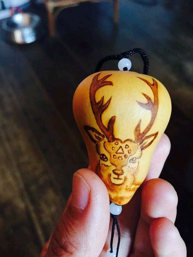 烙画葫芦~最近一直做设计~很久没时间玩了