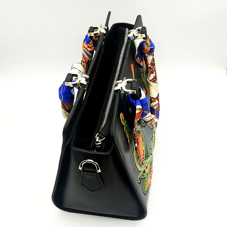 比翼双飞系列皮雕女包