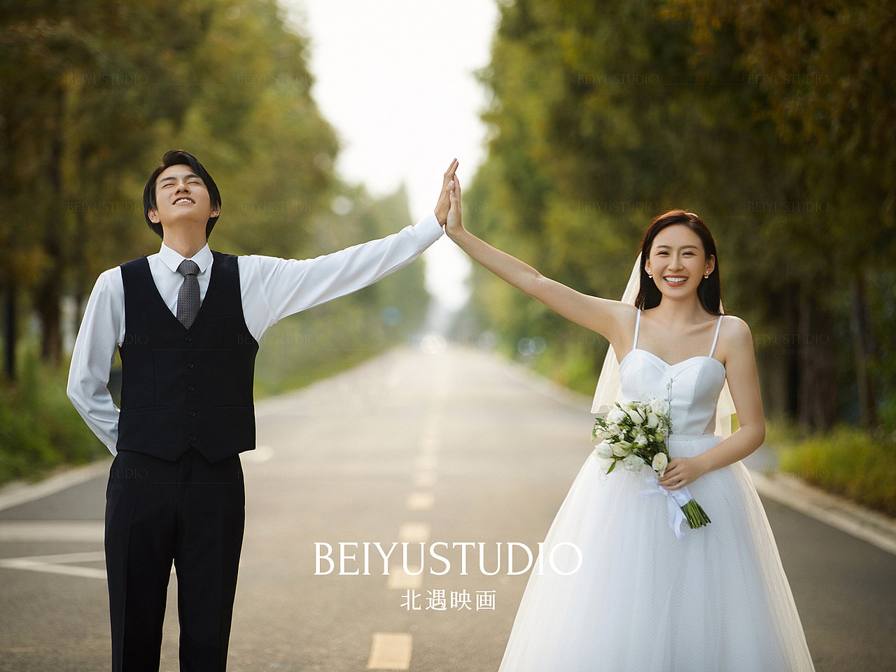 漫风信步,一起在公路晨雾里听风