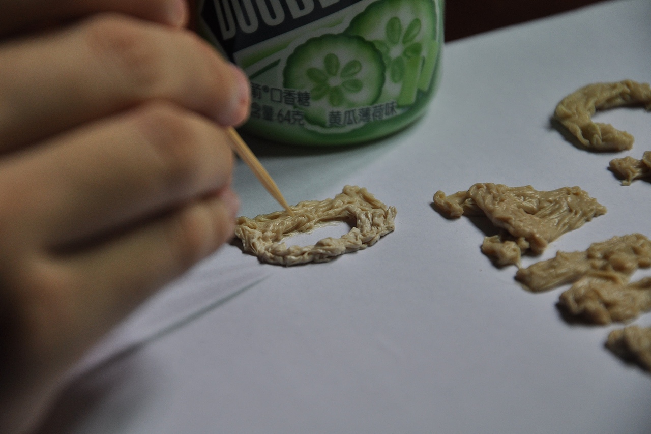 别乱吐口香糖|用口香糖做的公益海报