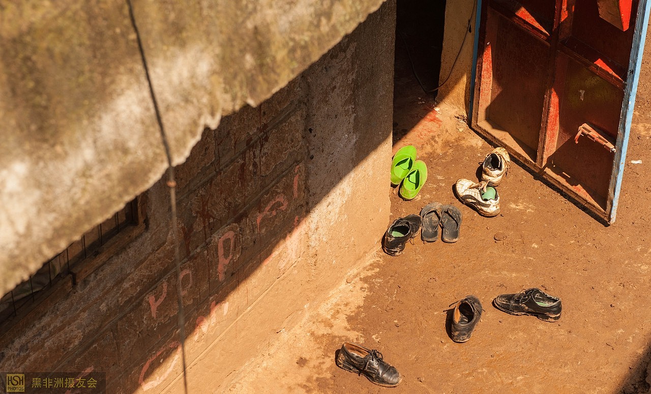 马萨雷贫民窟中北京小学的课间生活(28张组图)